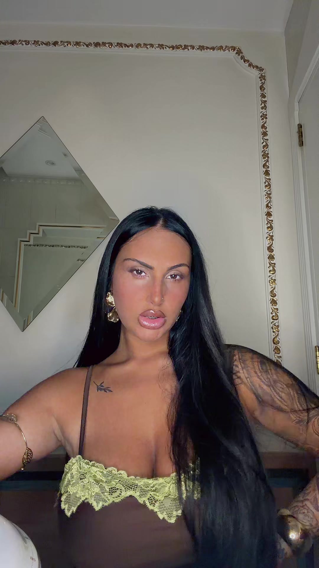 @Martina🥀