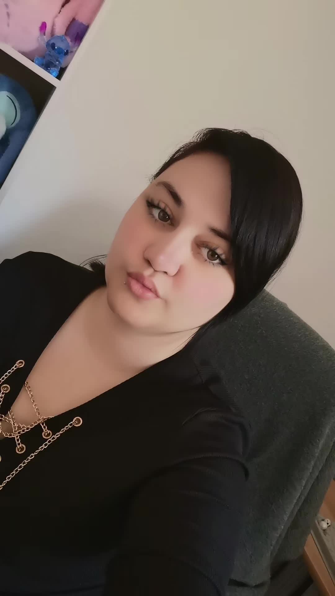 @RacheEngel1993😈