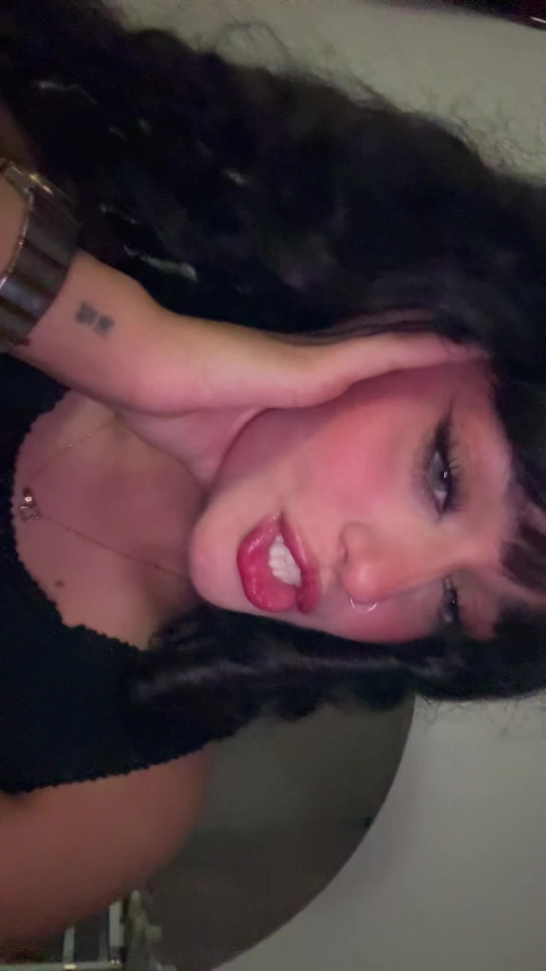 @iihelliyaa
