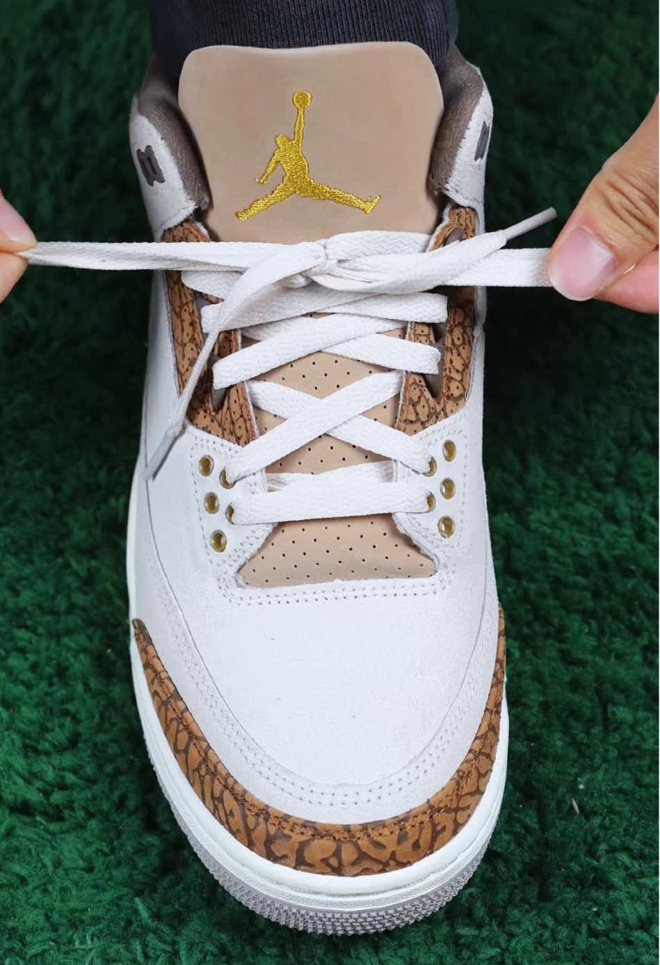 @Lacedsneaker