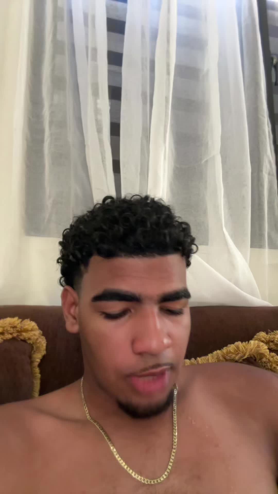 @Alexiño