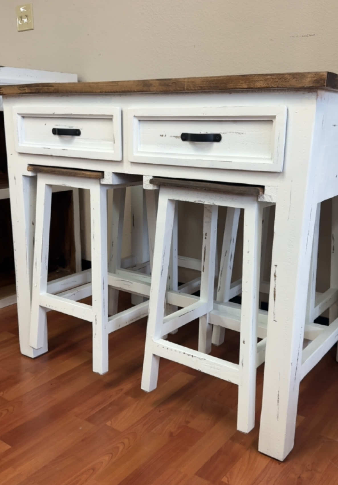 @RusticFurnitureDepot