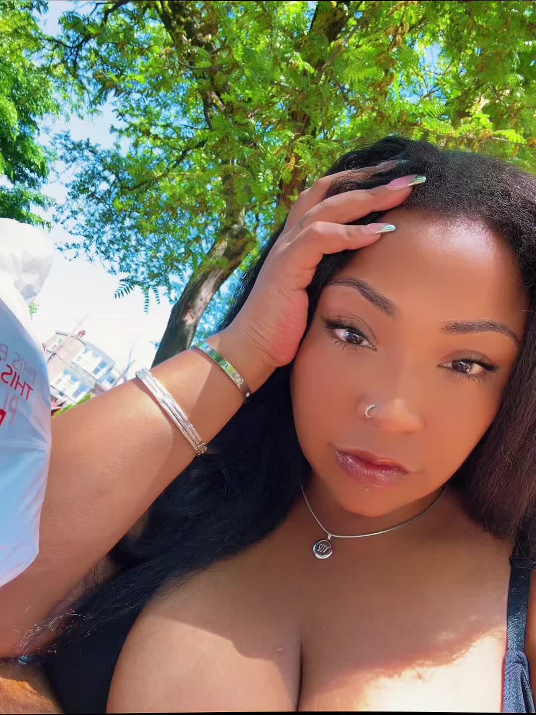 @KurvyKary