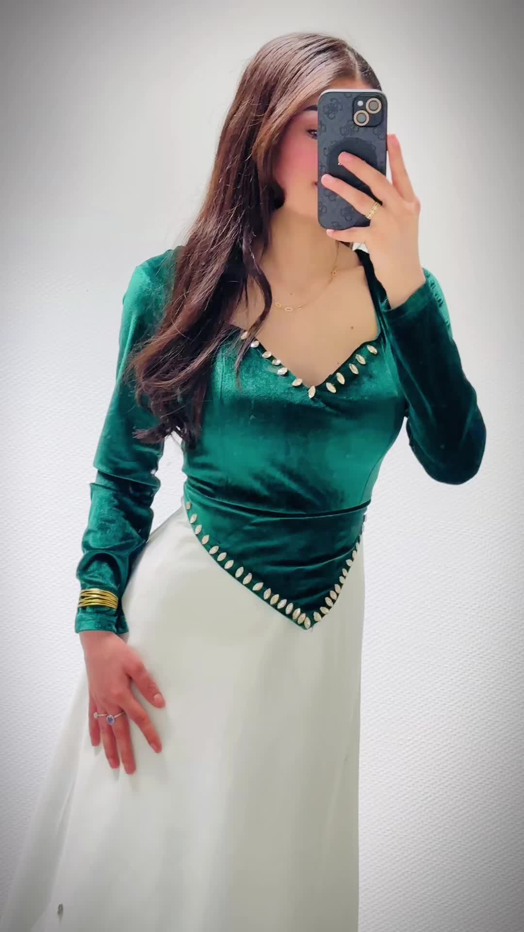 @Ayosh_Couture