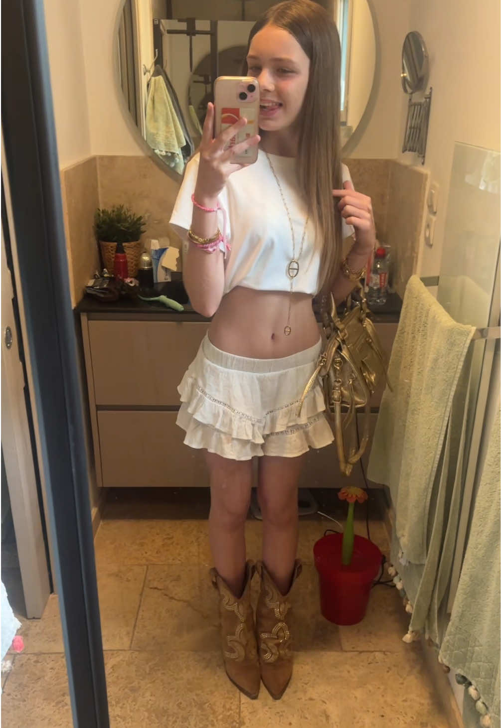 @𝐜𝐡𝐚