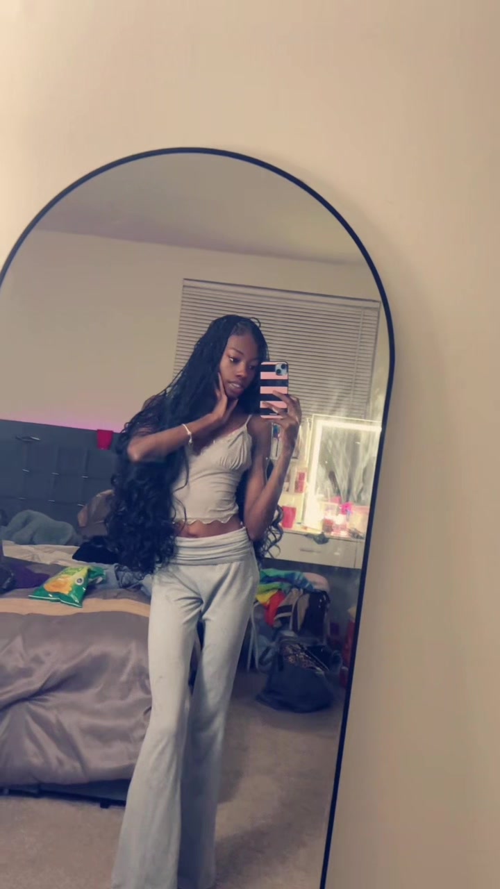 @not who u think