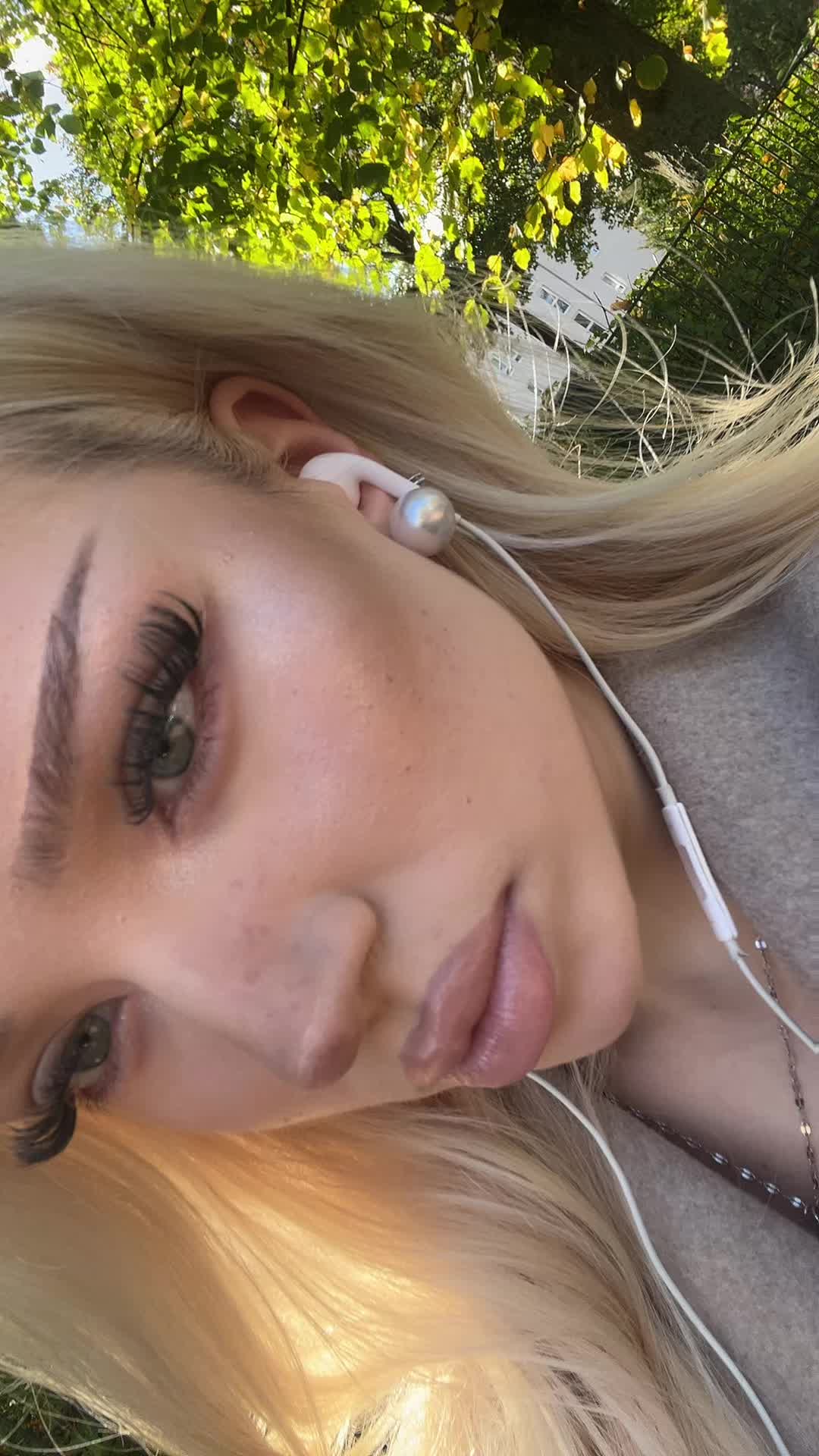 @аня