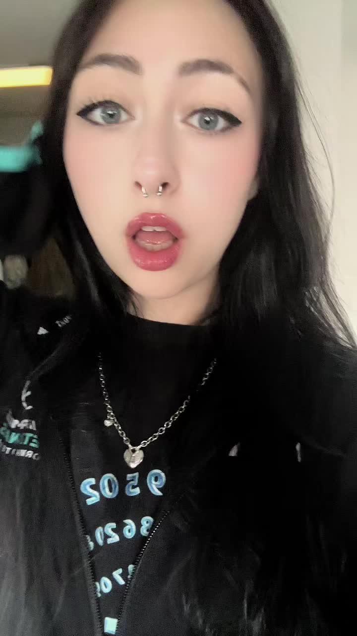 @Juli 🦇