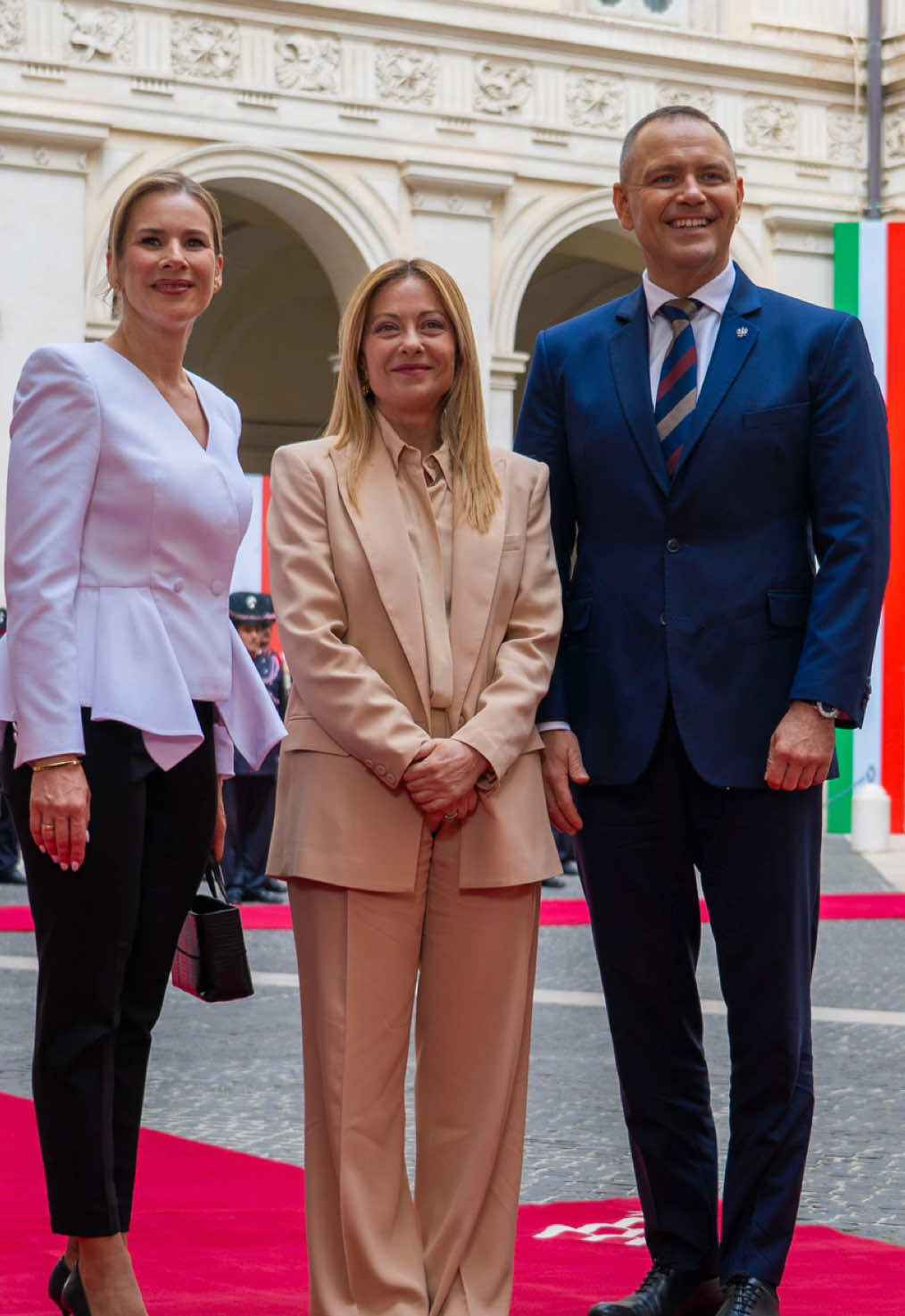 @Giorgia Meloni