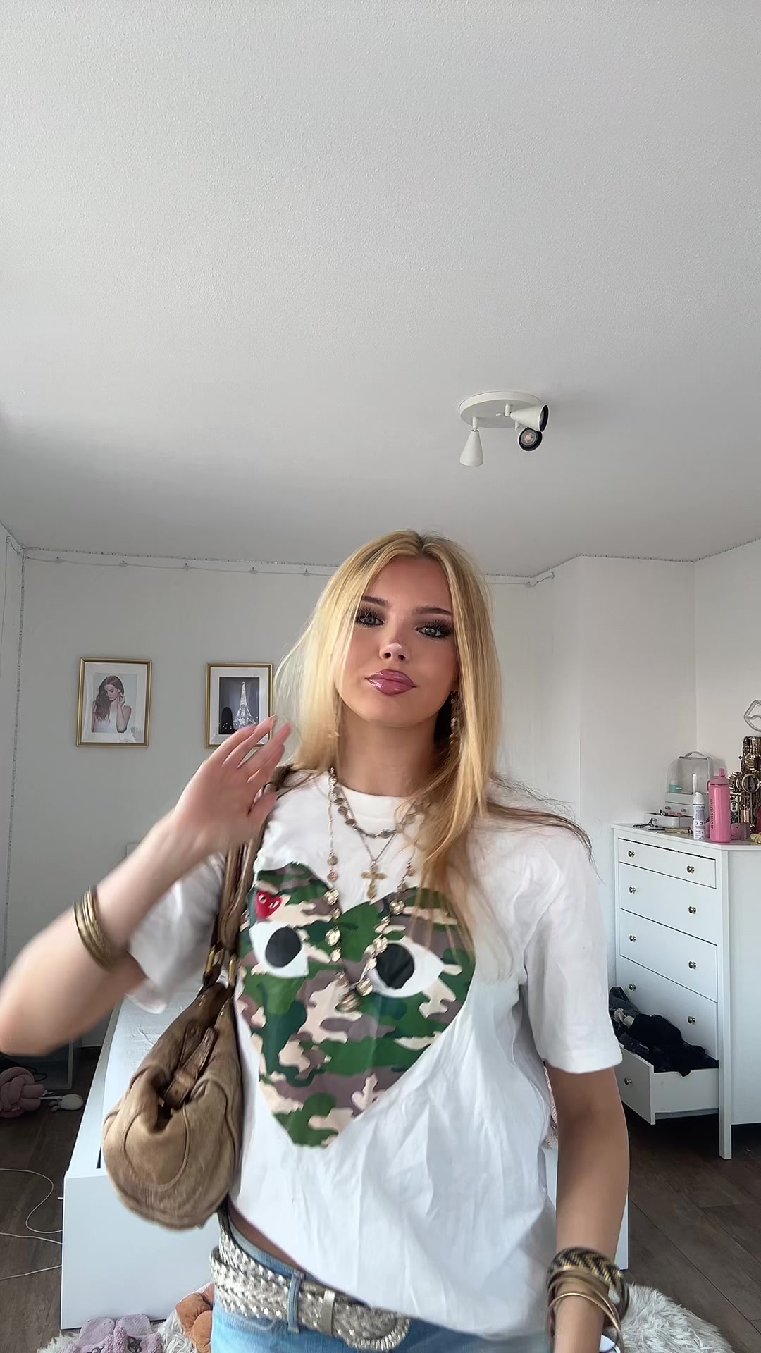 @Ella