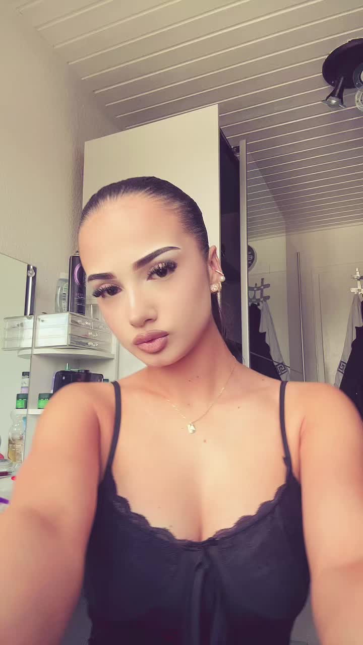 @anelamrn_