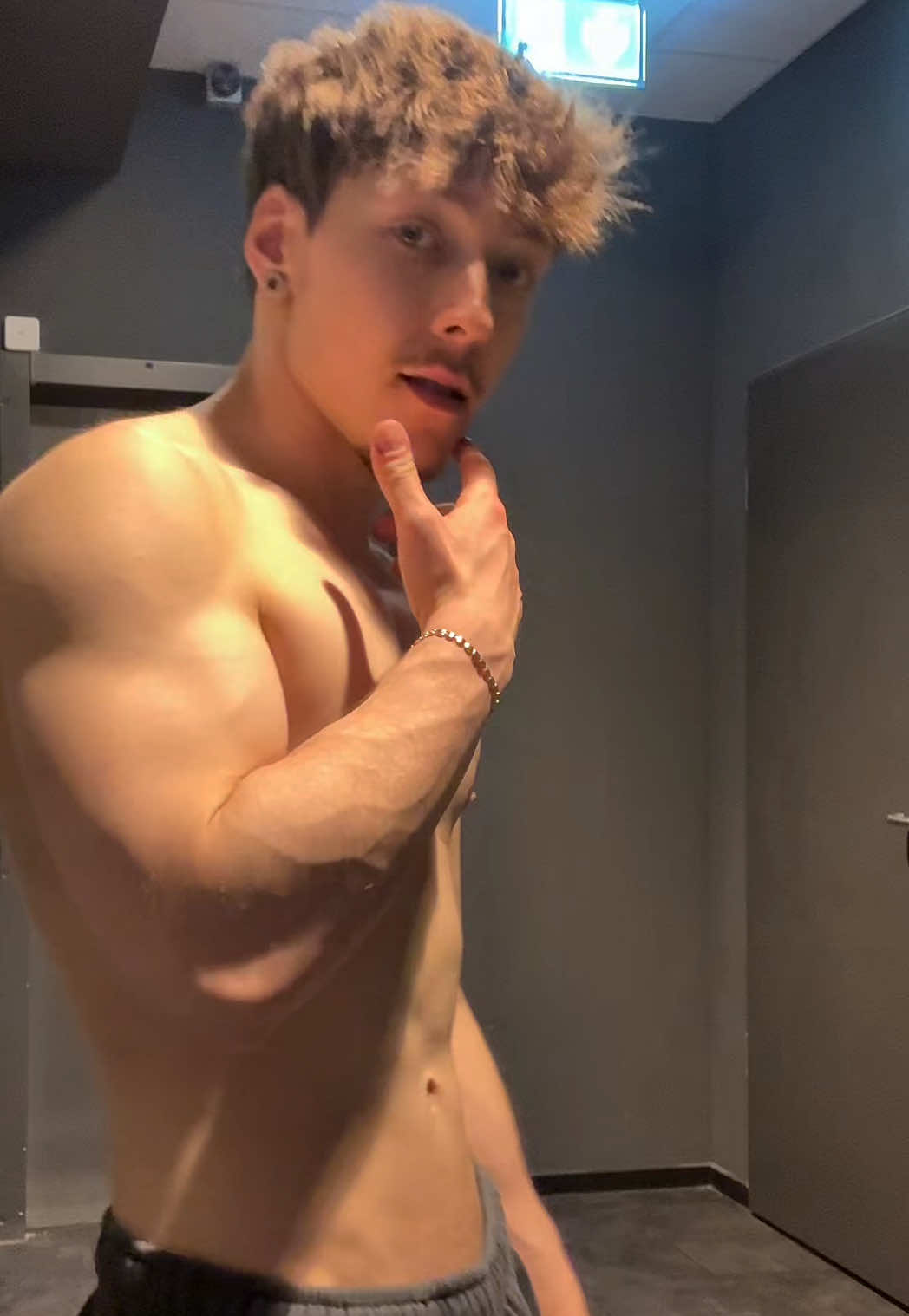 @just.a.rxndom.gymbro