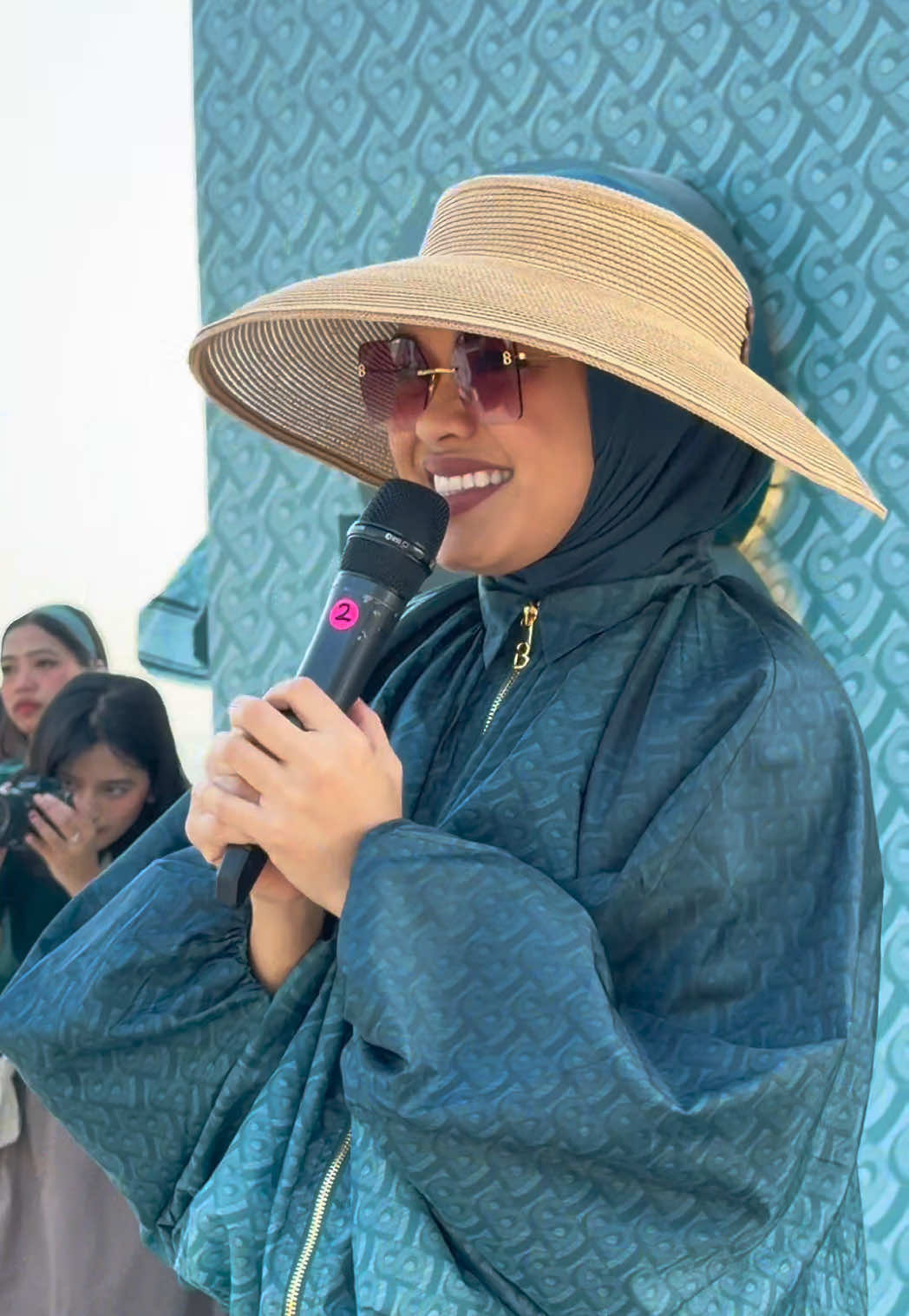 @Buttonscarves