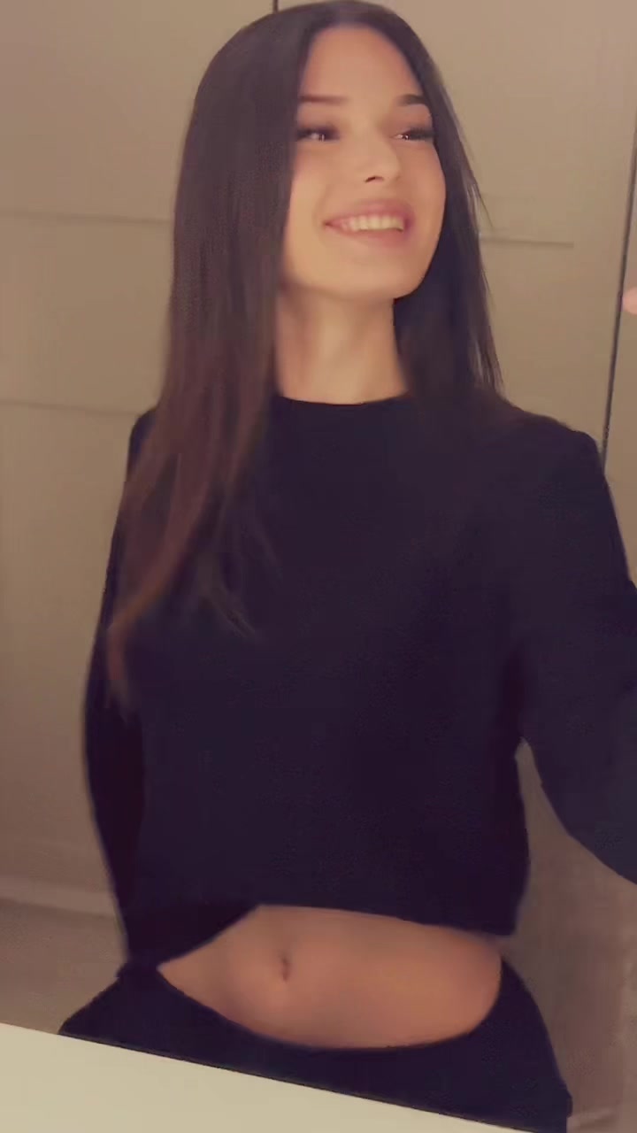 @𑣲𝐸