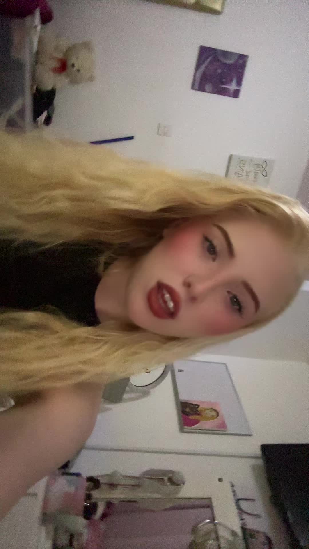@Bella