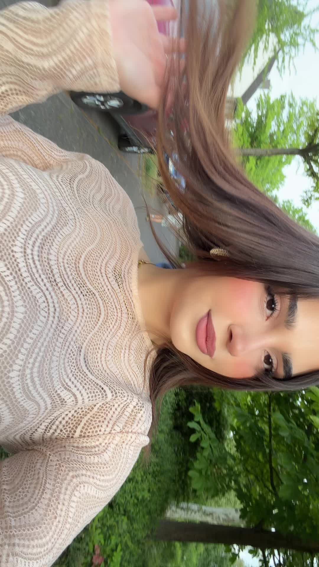 @𝒱
