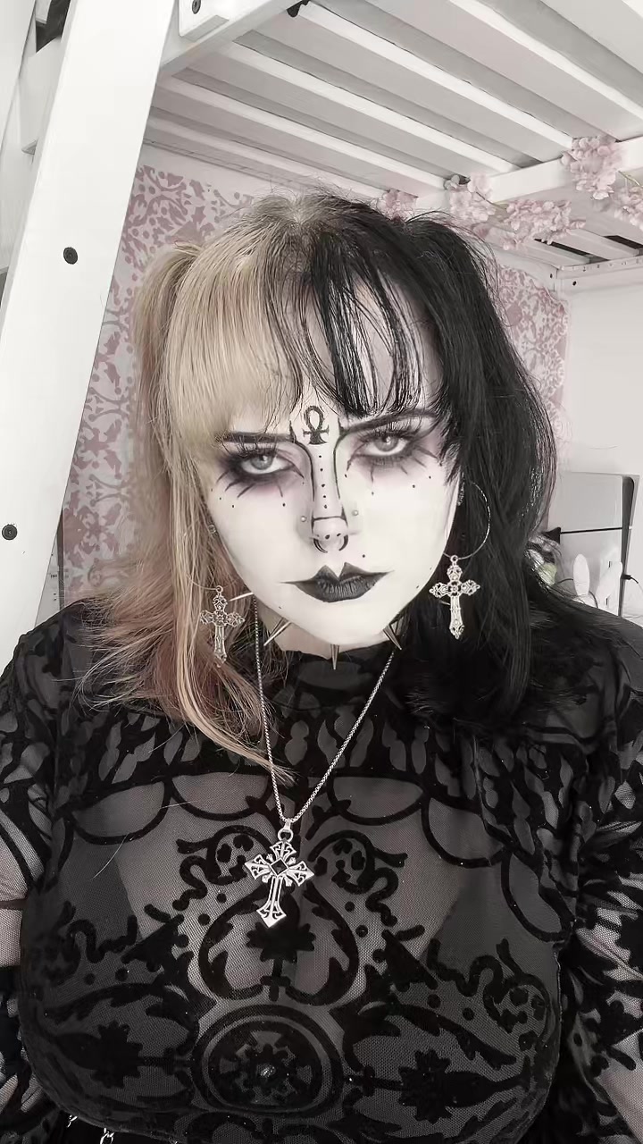 @Julie🖤
