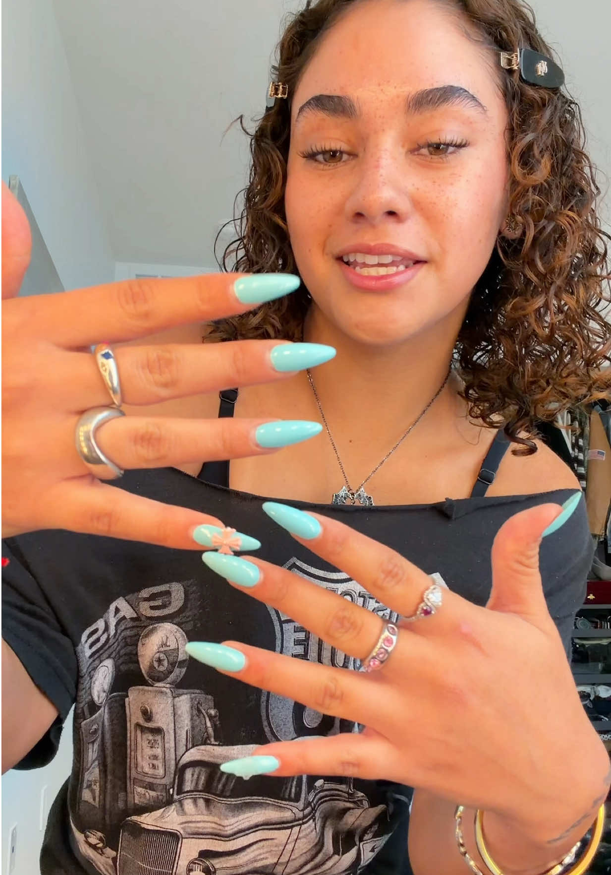 @thealexamontes