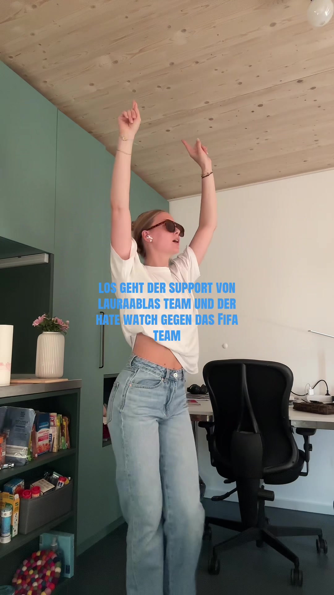 @laura