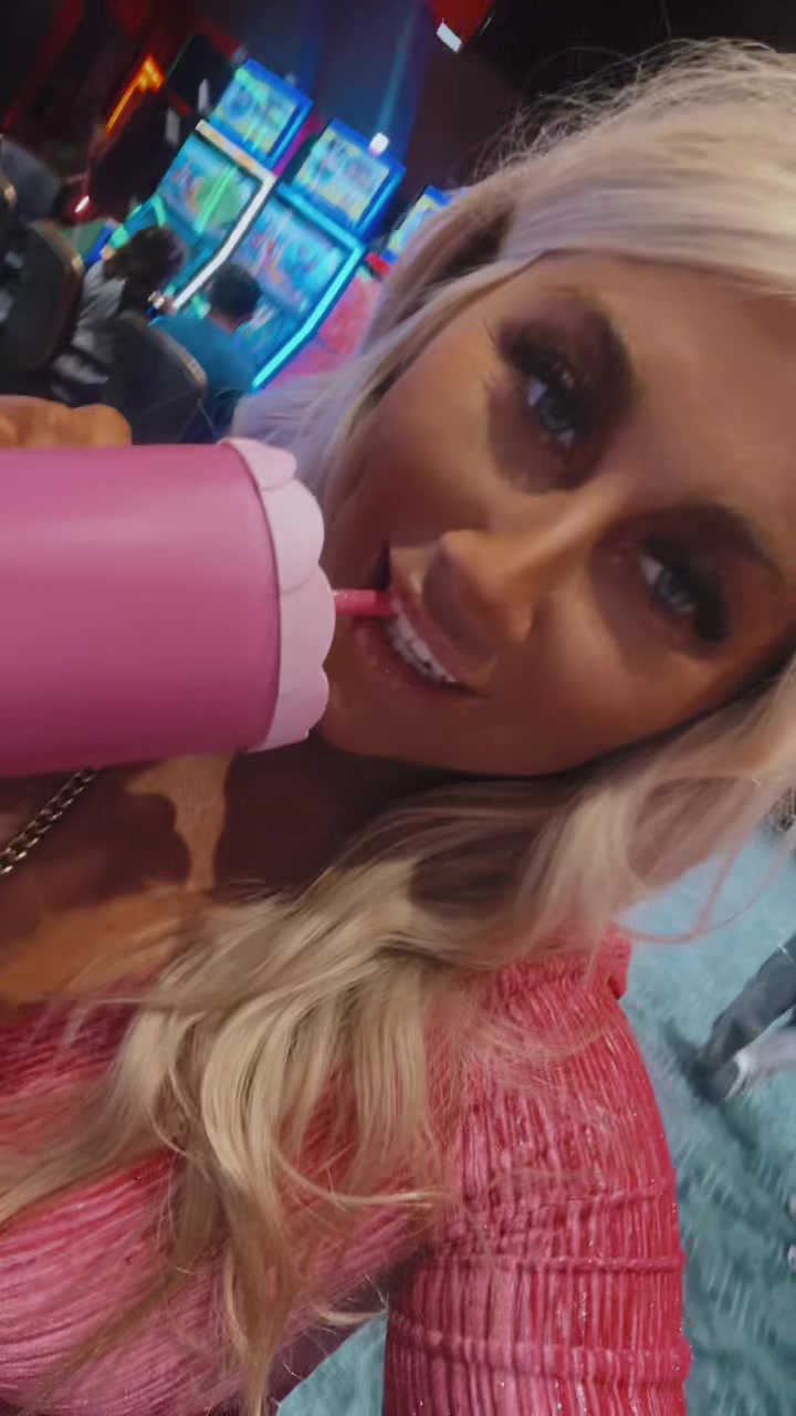 @Laceybarbieee