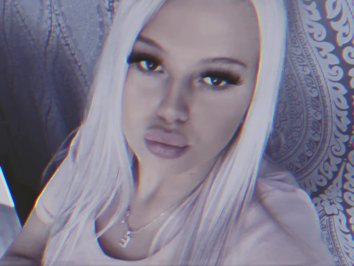 @Blondeyyxox