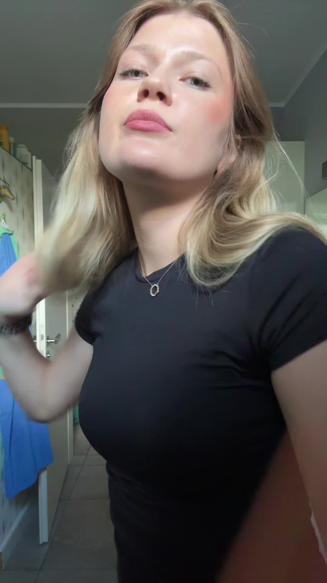 @𝓰𝓻𝓮𝓽𝓪 ⭐️🧸📀