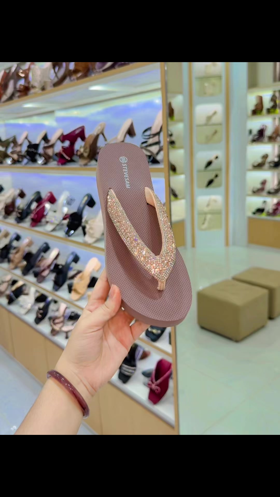 @Cherry Shoe Store