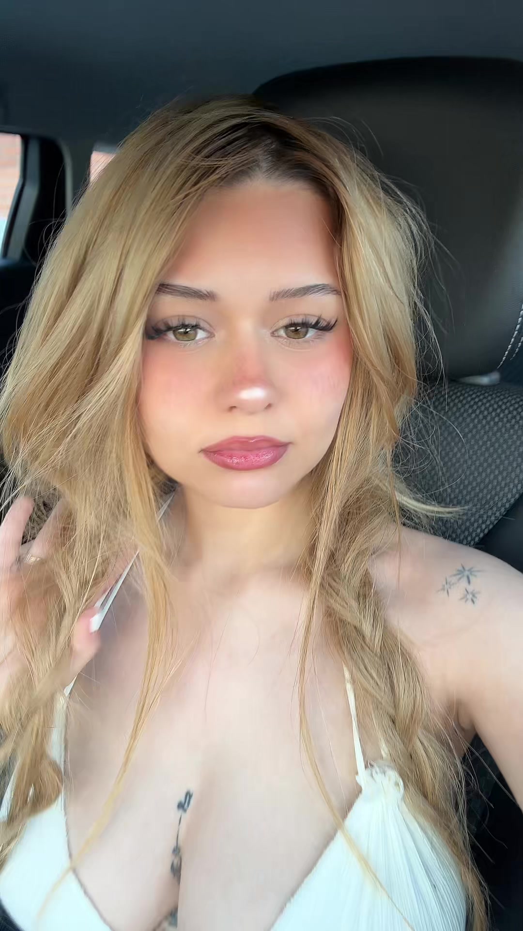@𝐿𝑜𝑙𝑖𝑡𝑎