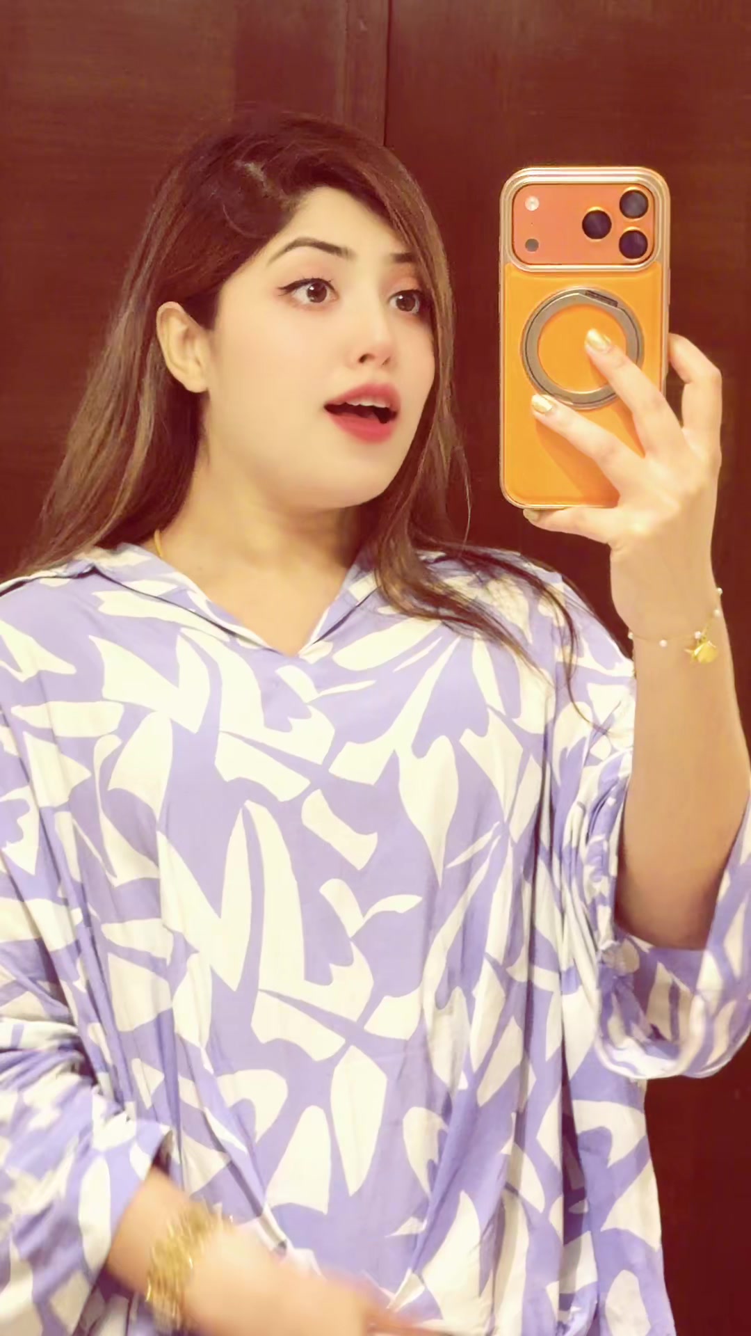 @𝐄𝐯𝐚 𝐂𝐡𝐨𝐰𝐝𝐡𝐮𝐫𝐲