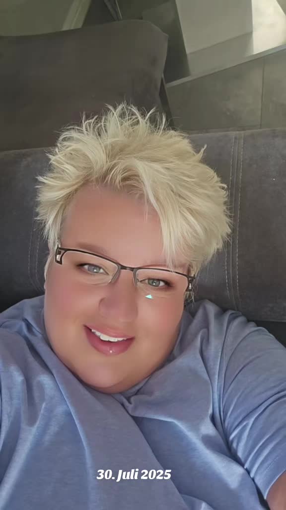@Lady in Red ⚘️