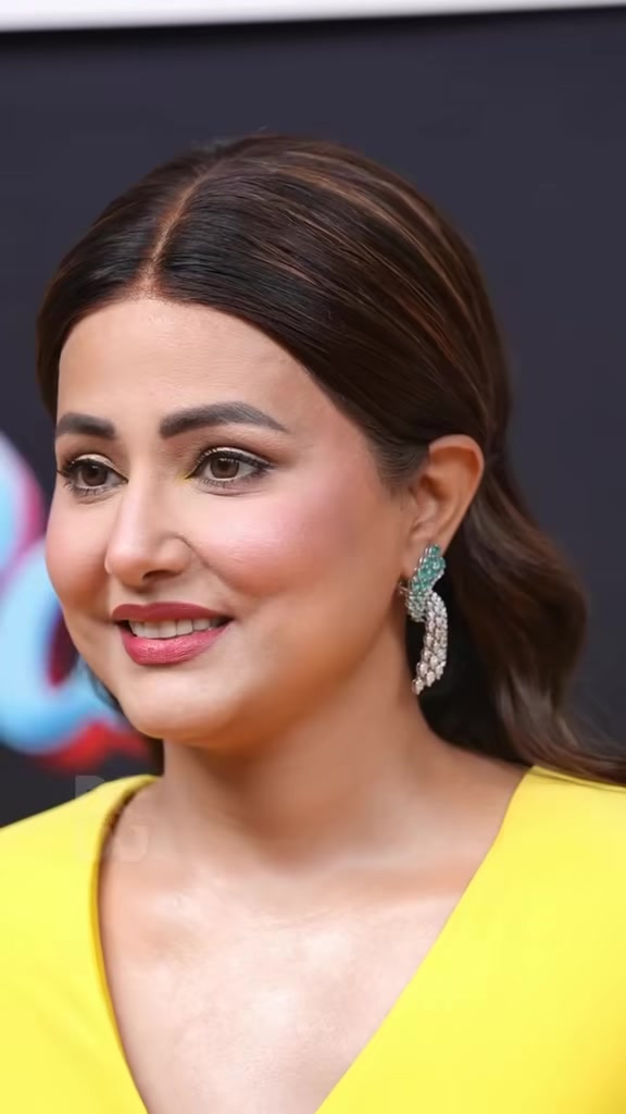 @Hina Khan 💎