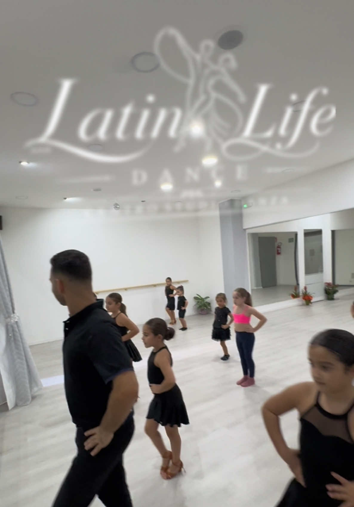 @Latin Life Dance_Patern&ograve;