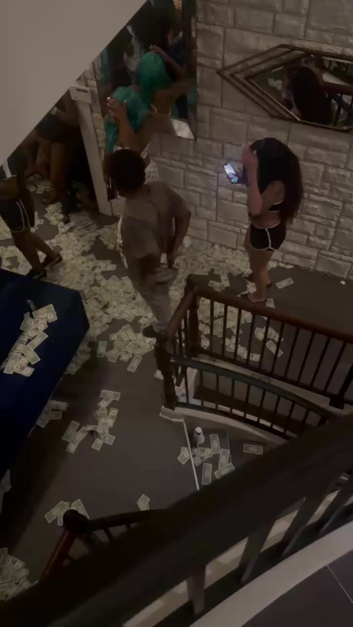 @moniigotbricks