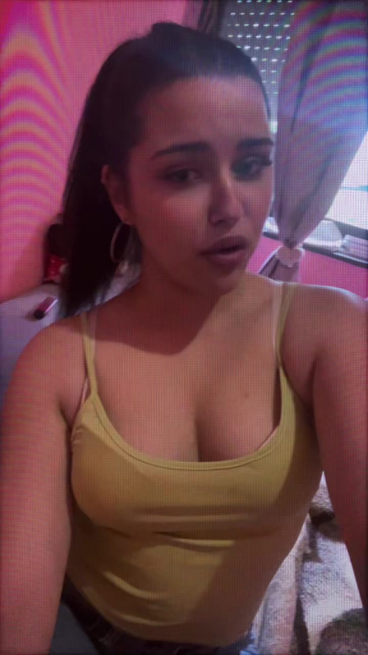 @neeveenica