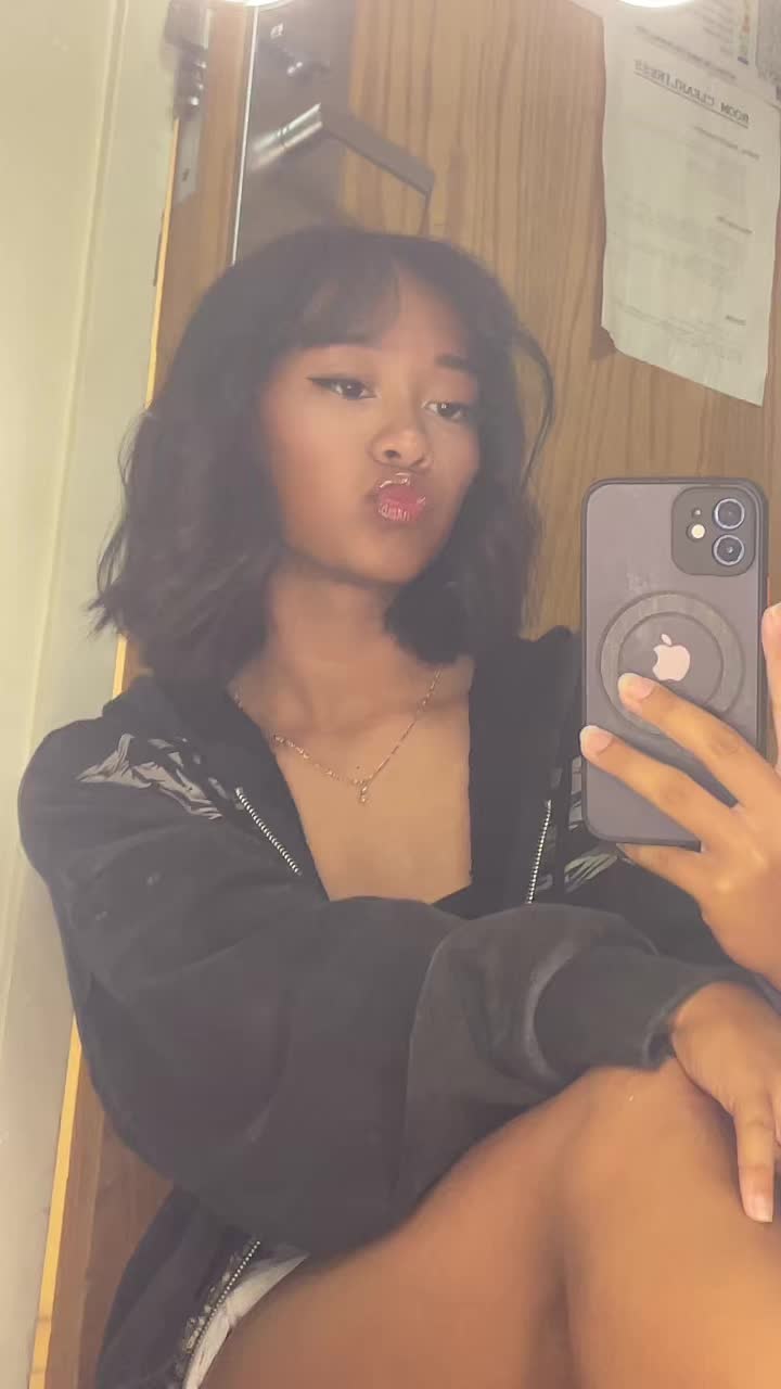 @Riaaa