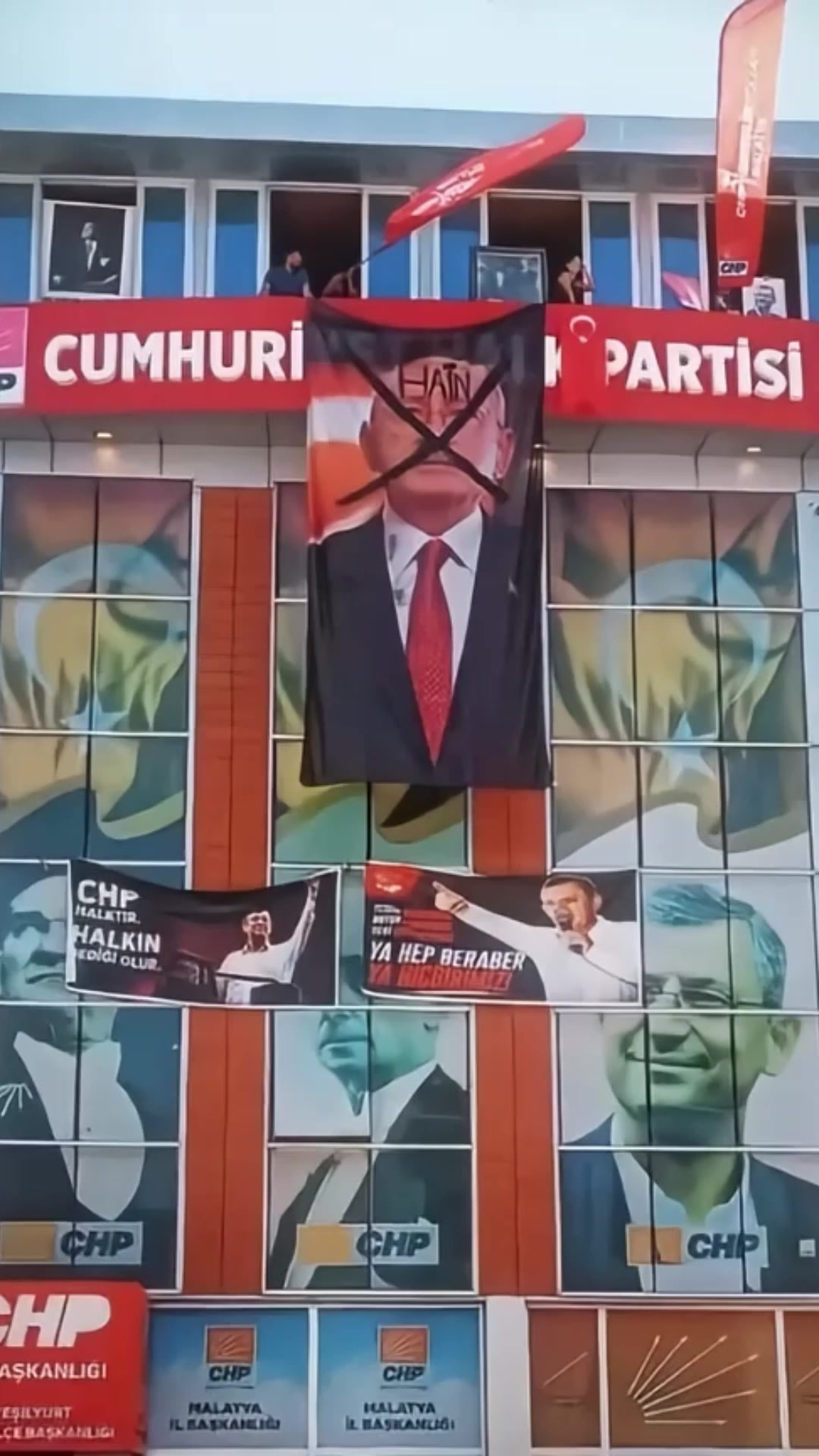 @Siyasetvar