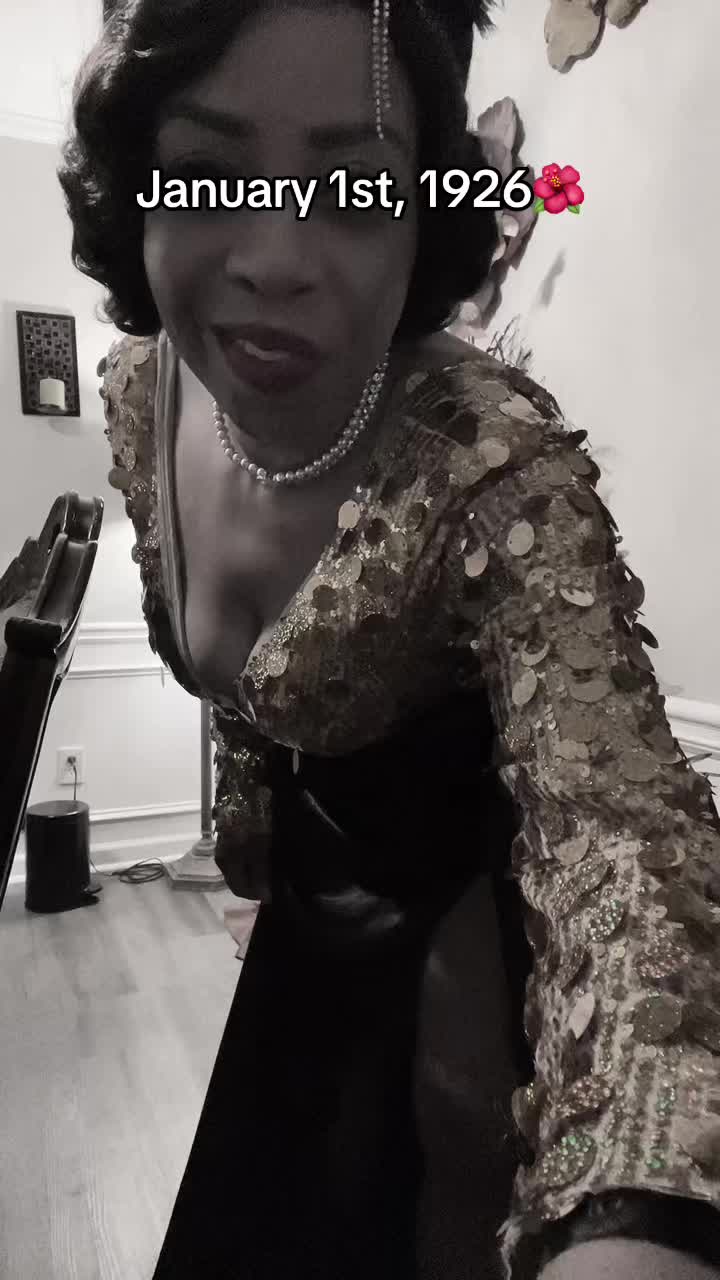 @TheVintageBelle