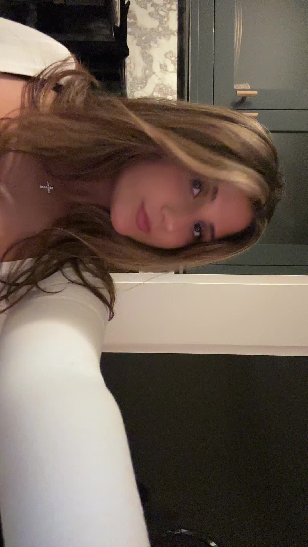 @julessalbanese