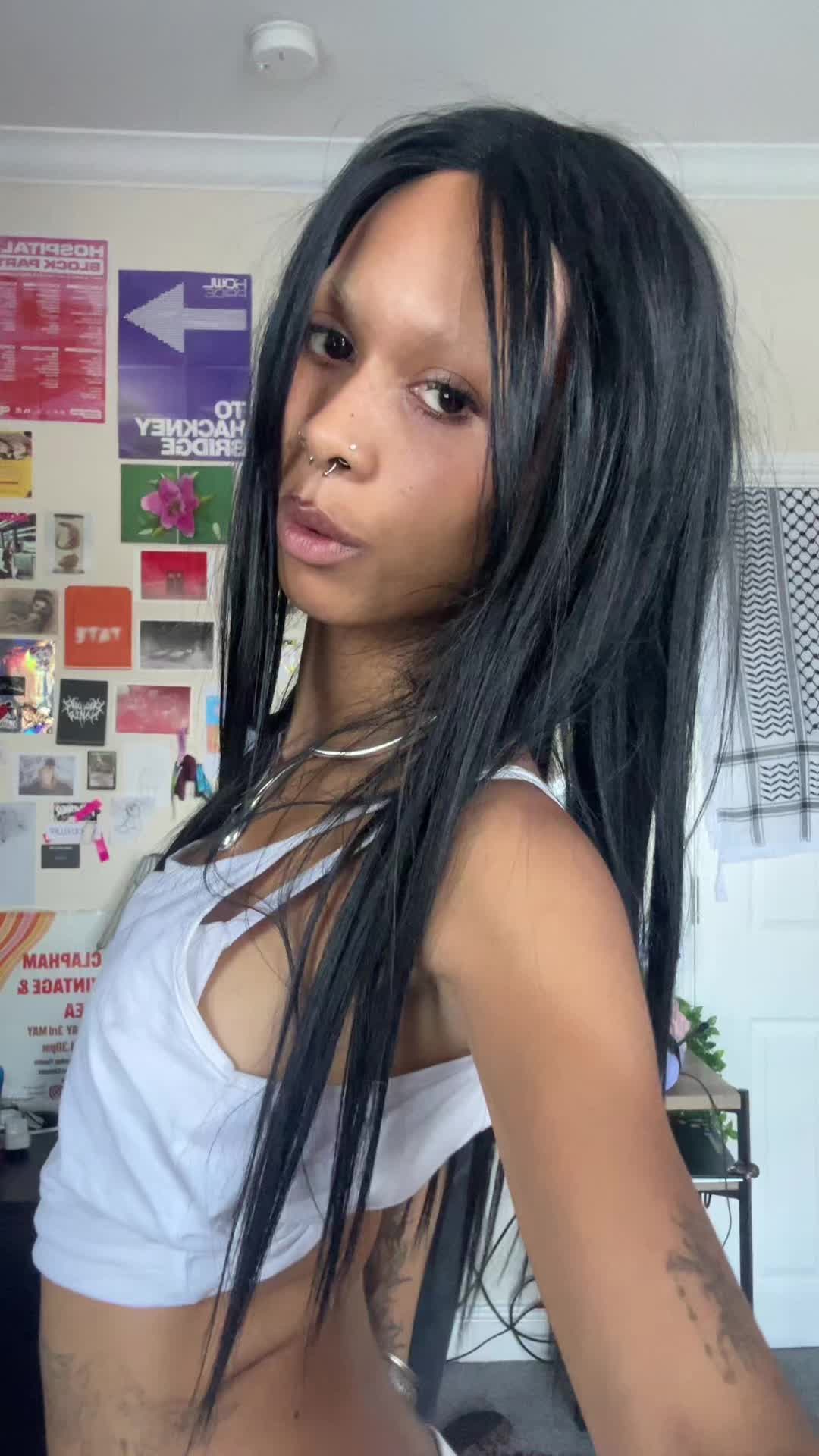 @smokinghotbabe3000