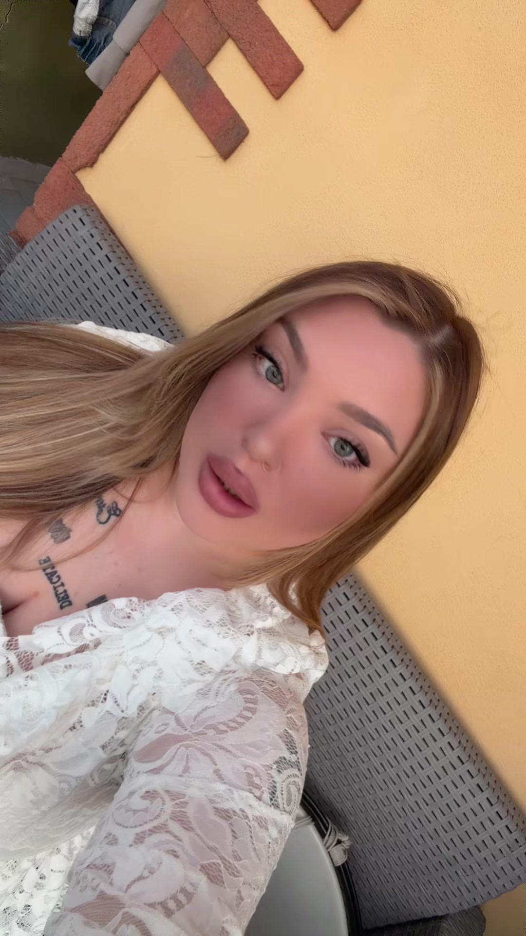 @Ross33lla__