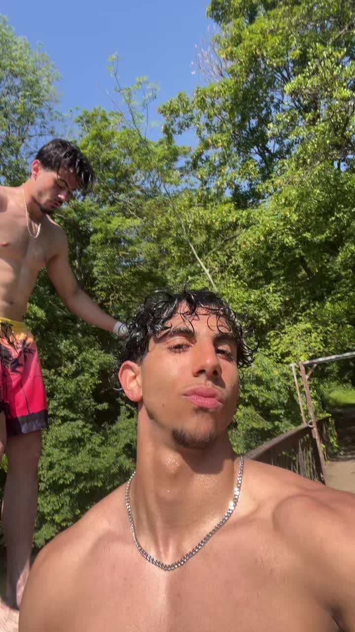 @BSharkkk