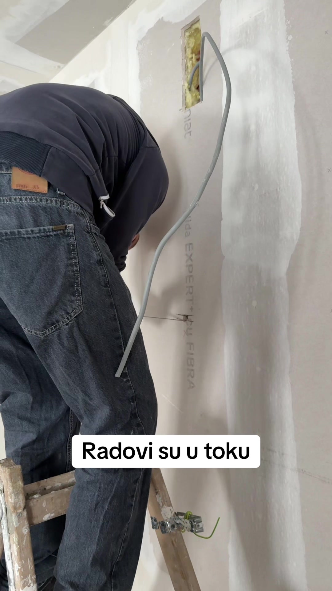 @Maksim Električar