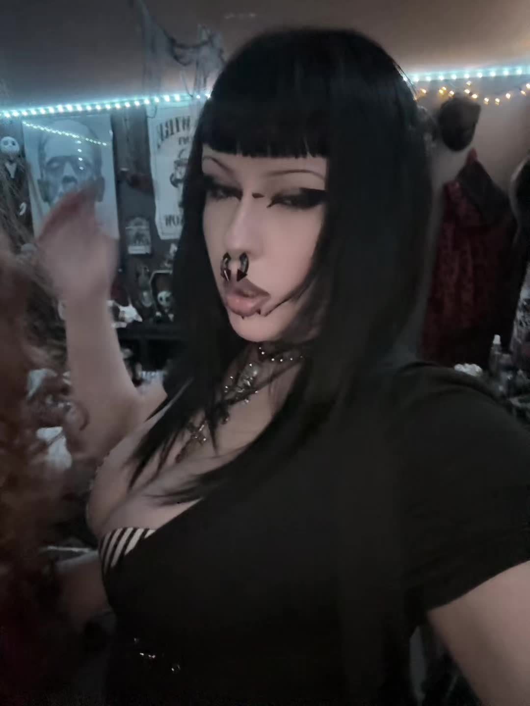 @🧟♀️ ☣︎ ☠︎︎ ☣︎🧟♀️