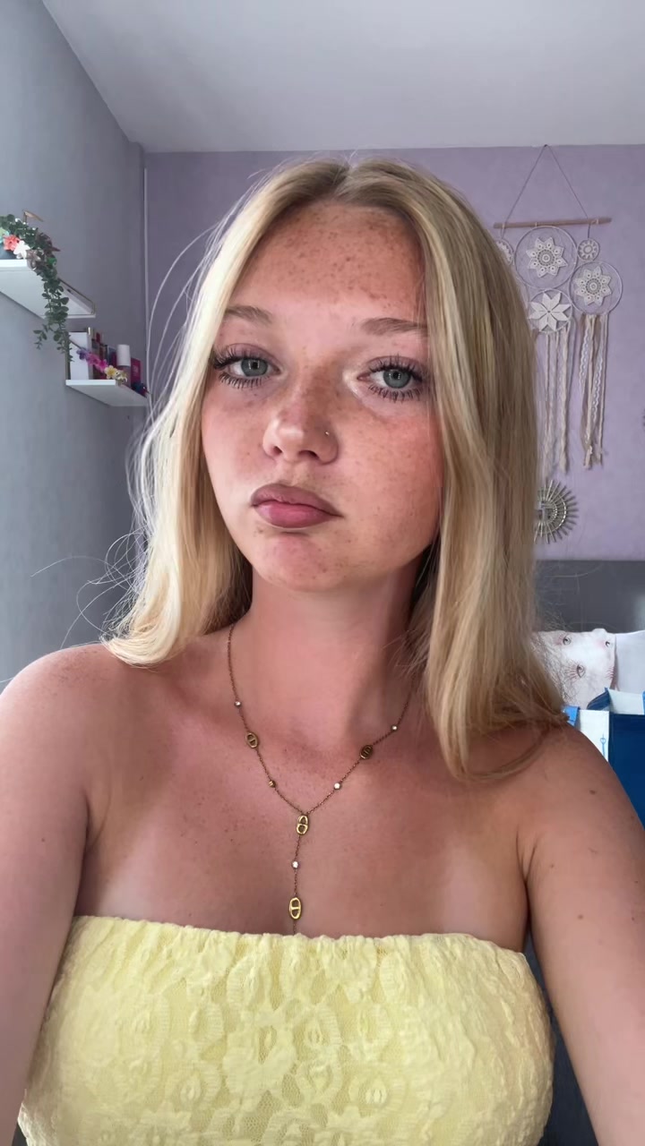 @𝐍𝐚𝐧𝐚 ☀️