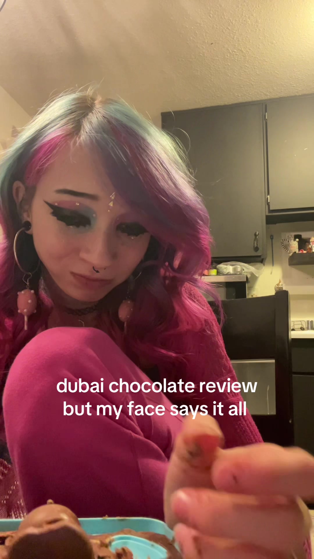 @Weird chick wit pink hair