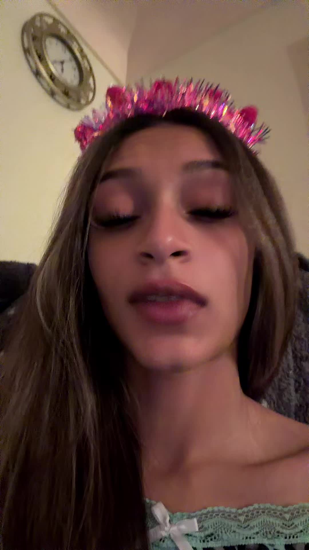 @carleeebaee