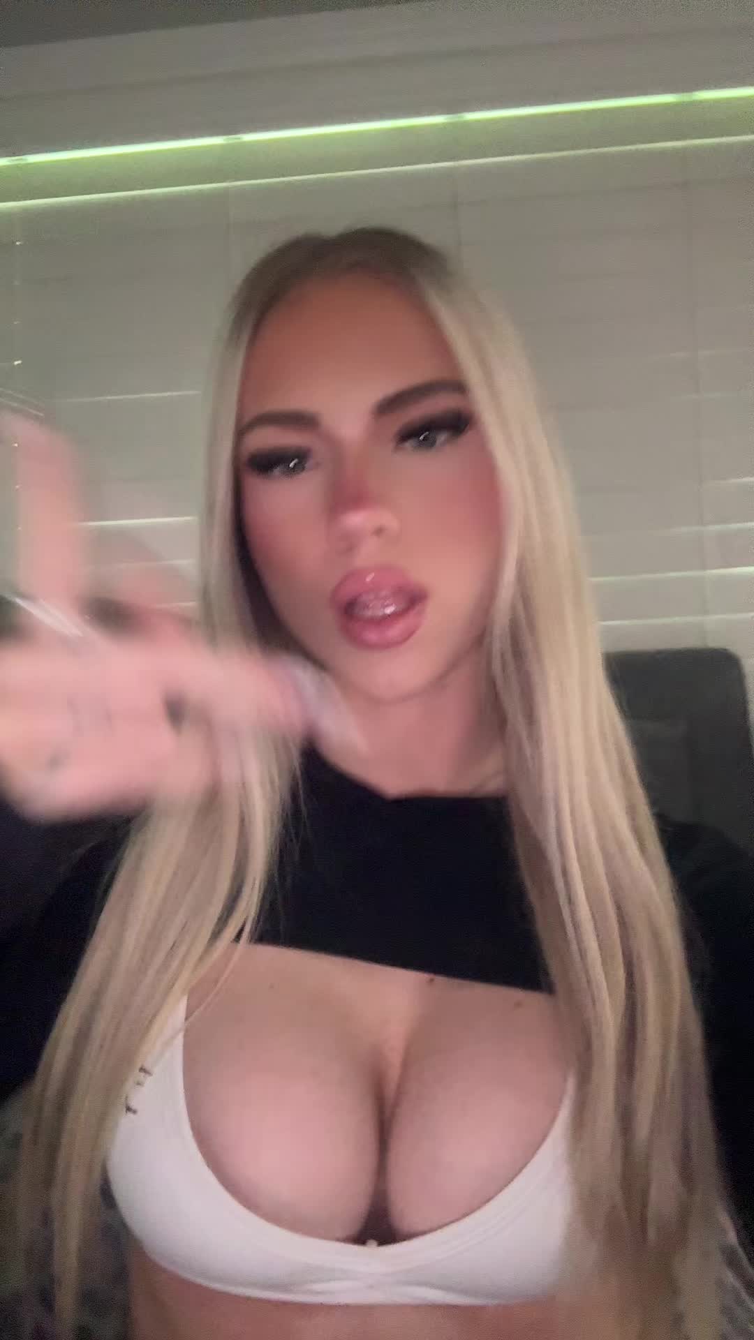 @bella