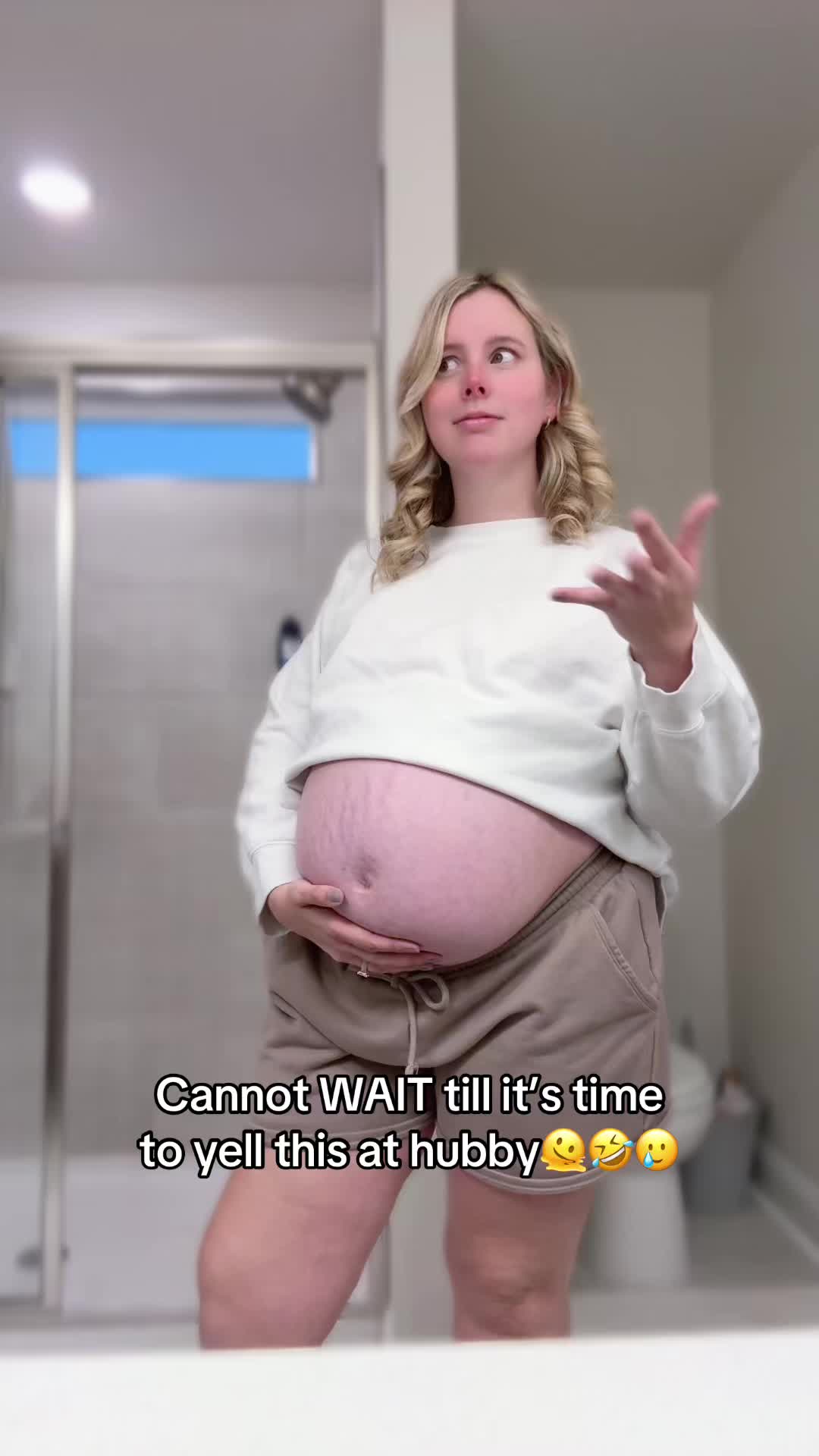 @Song W. | Mom of 5 + preg