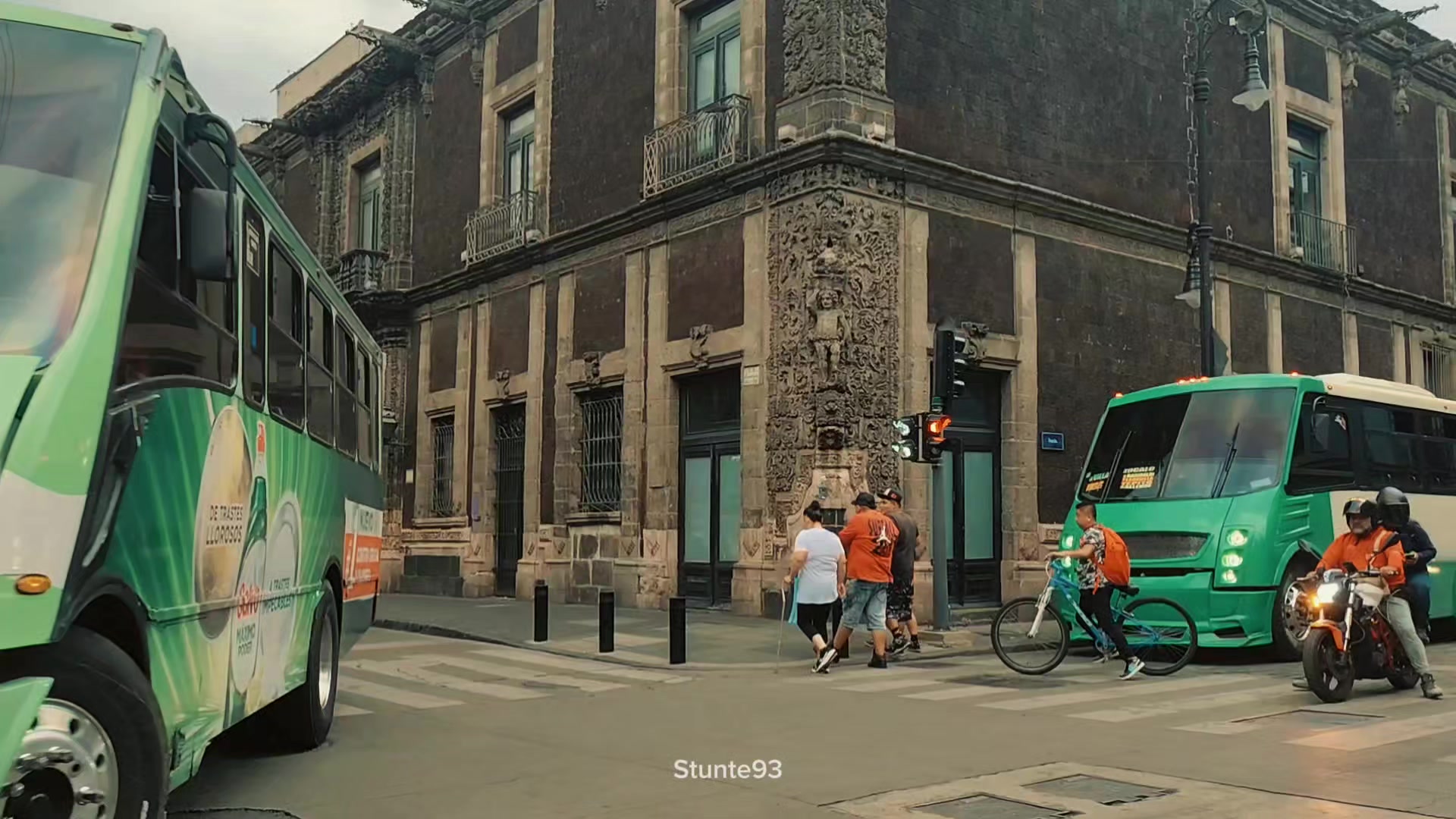 @Luis López