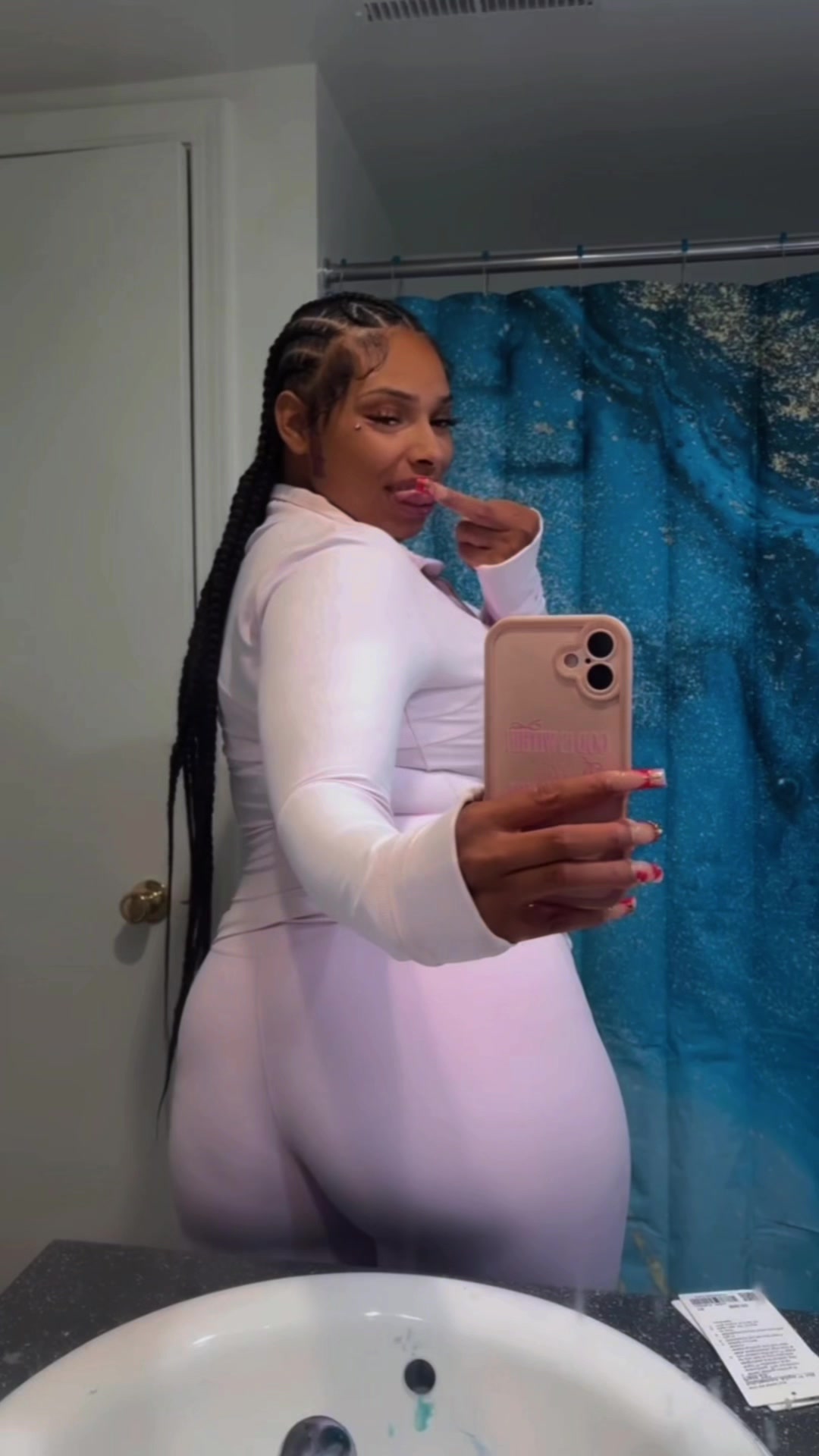 @yonii_lashay